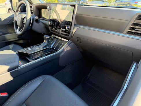 Used 2025 Lexus GX 550 550 Premium+ w/ Accessory Package (2T) image 2