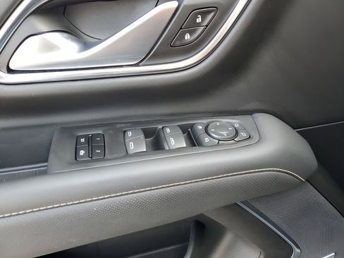 Used 2022 GMC Yukon SLT w/ SLT Premium Package image 28