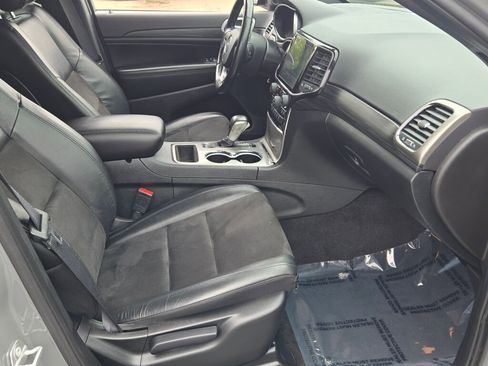 Used 2021 Jeep Grand Cherokee Laredo X AWD/4WD image 5