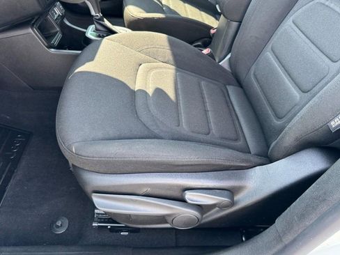 Used 2020 Jeep Renegade Latitude FWD image 14