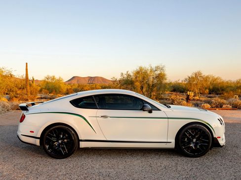 Used 2015 Bentley Continental GT3-R image 29