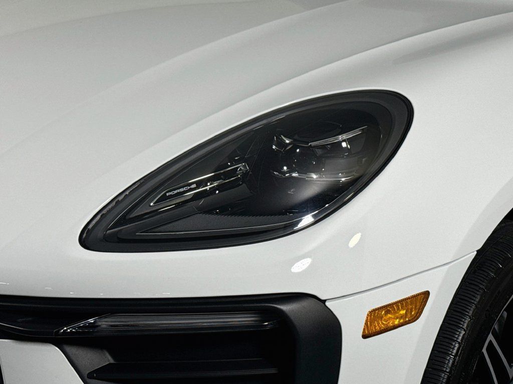 Used 2024 Porsche Macan AWD/4WD image 25