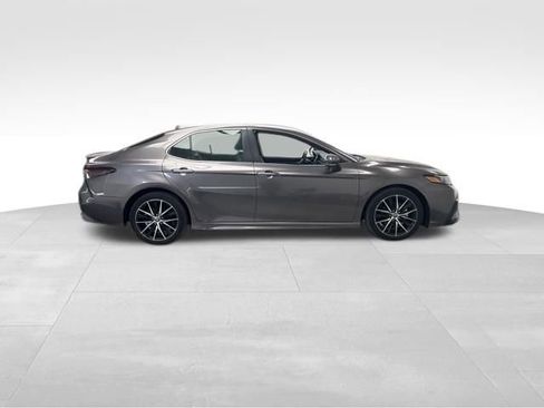 Used 2023 Toyota Camry SE image 7
