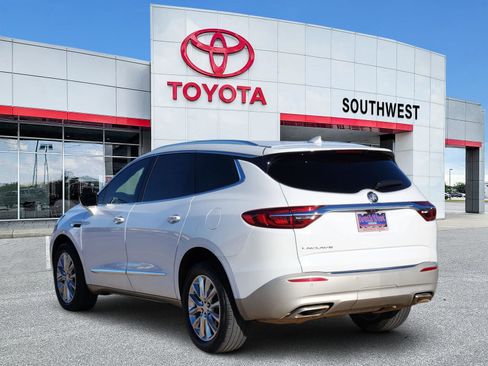 Used 2021 Buick Enclave Essence w/ Sound and Sites Package image 4