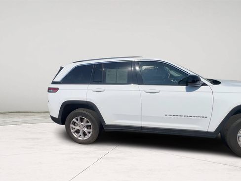 Certified 2022 Jeep Grand Cherokee Limited AWD/4WD image 4