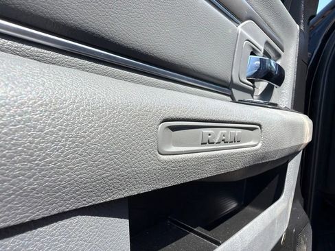 Used 2019 RAM 1500 Classic SLT RWD image 11