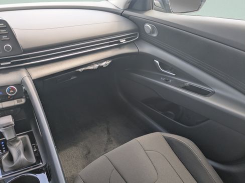 New 2026 Hyundai Elantra Hybrid FWD image 18