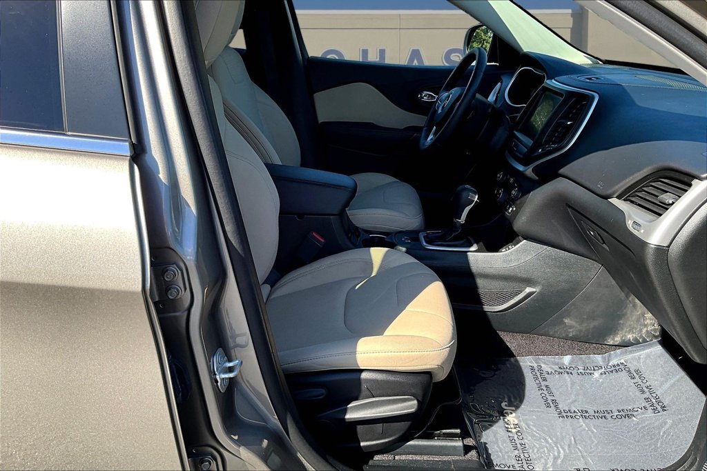 Used 2016 Jeep Cherokee Latitude w/ Comfort/Convenience Group FWD image 31