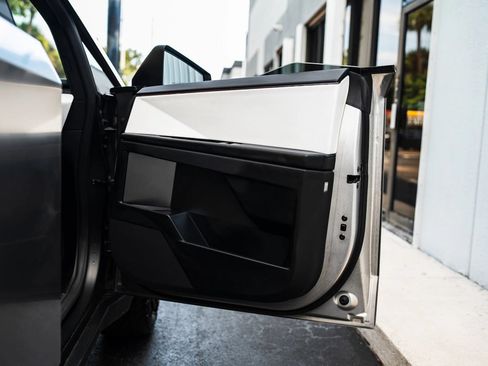 Used 2024 Tesla Cybertruck AWD Crew Cab image 32