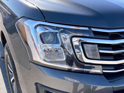 Used 2021 Ford Expedition XLT image 31