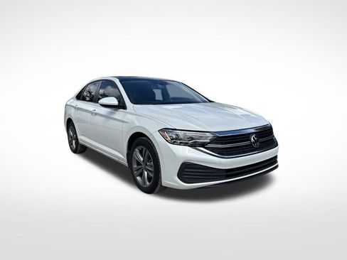Used 2024 Volkswagen Jetta SE FWD image 2