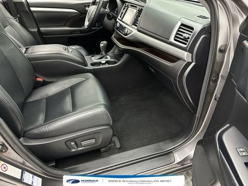 Used 2017 Toyota Highlander XLE AWD/4WD image 26