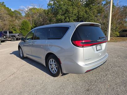 Certified 2024 Chrysler Pacifica Touring-L