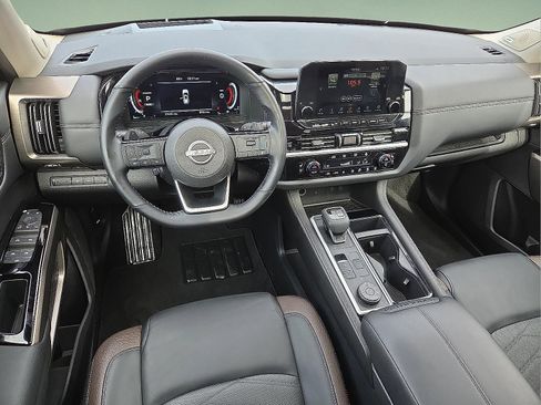 Used 2025 Nissan Pathfinder Platinum w/ Cargo Package AWD/4WD image 12