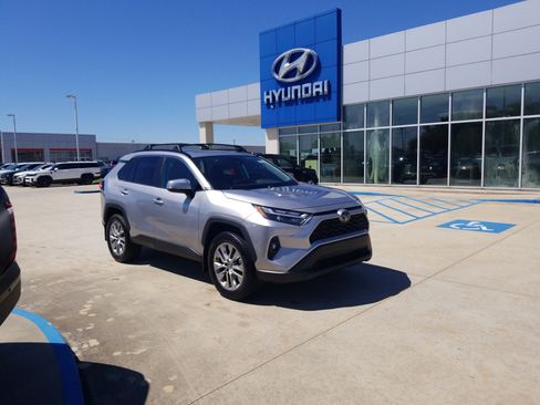 Used 2023 Toyota RAV4 XLE Premium image 1