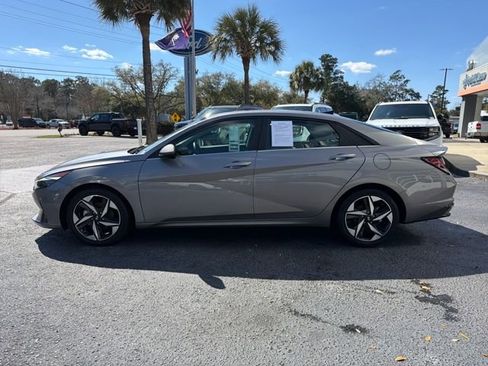 Used 2021 Hyundai Elantra Limited w/ Cargo Package image 5