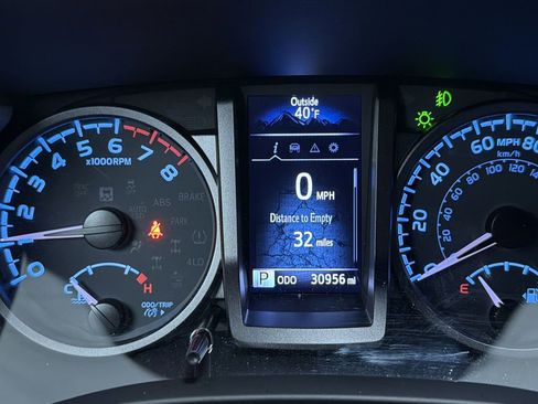 Certified 2023 Toyota Tacoma TRD Off-Road image 9