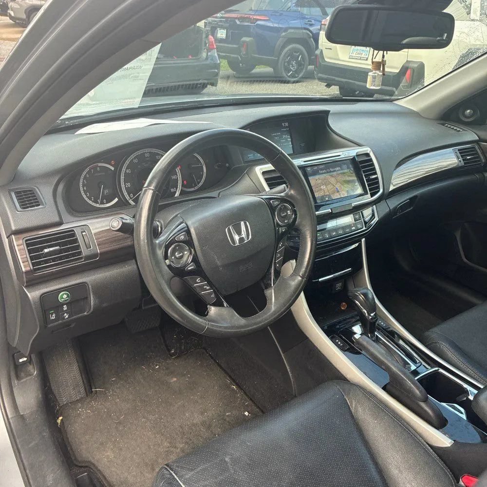 Used 2017 Honda Accord EX-L image 25