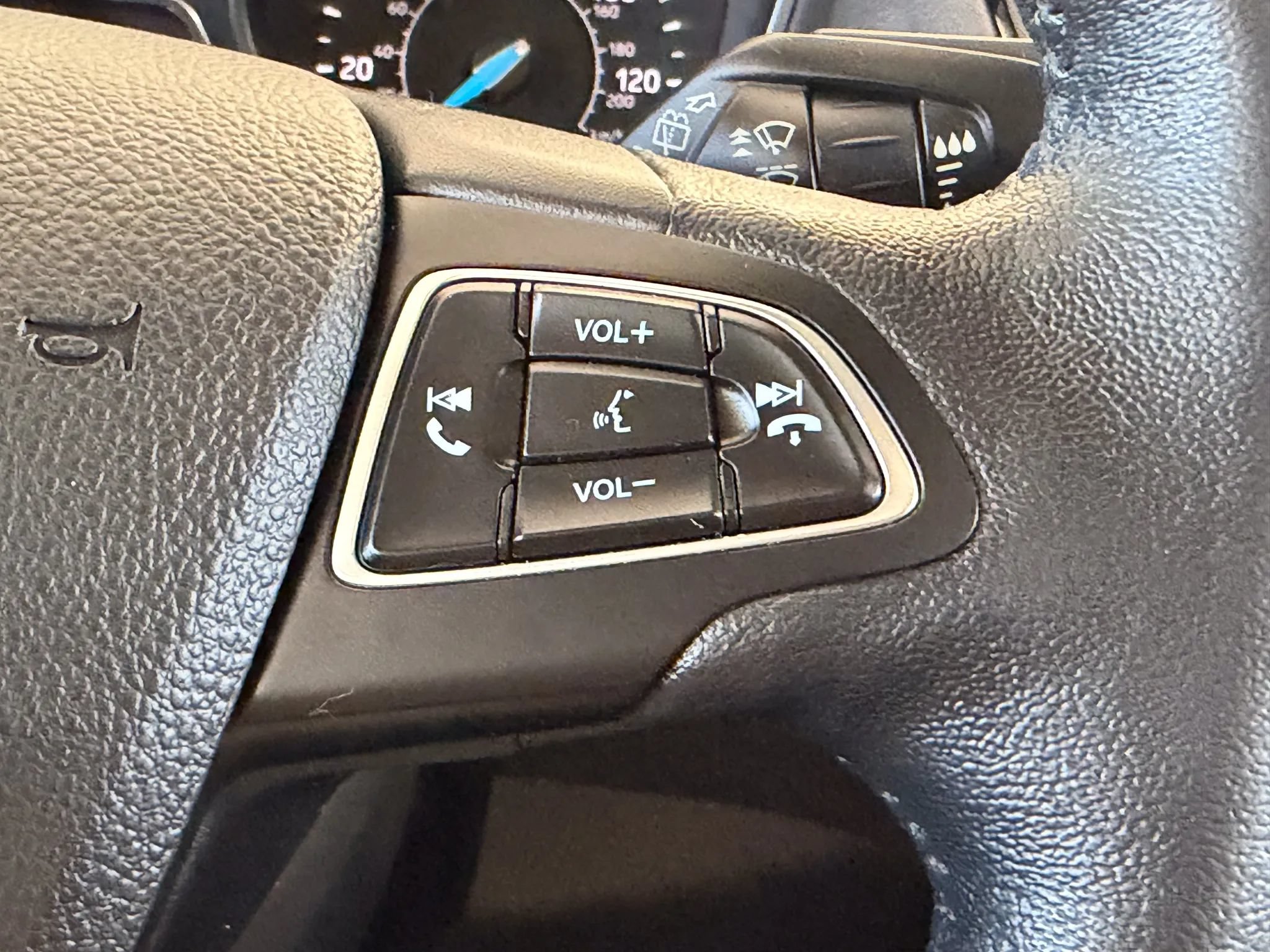 Used 2018 Ford Focus Titanium FWD image 32
