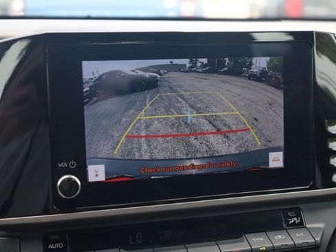 Used 2025 Toyota Camry SE FWD image 14