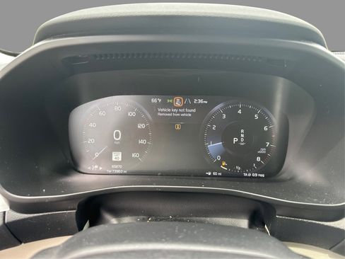 Used 2022 Volvo XC40 T5 Momentum AWD/4WD image 24