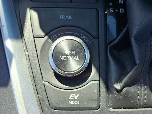 Used 2022 Toyota RAV4 SE w/ Convenience Package AWD/4WD image 24