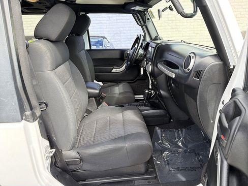 Used 2011 Jeep Wrangler Rubicon w/ PWR Convenience Group AWD/4WD image 24