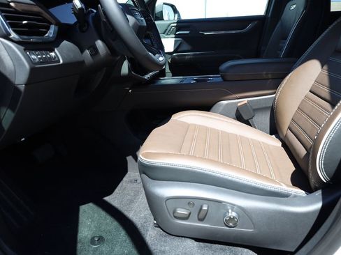New 2026 GMC Acadia Denali Ultimate AWD/4WD image 11