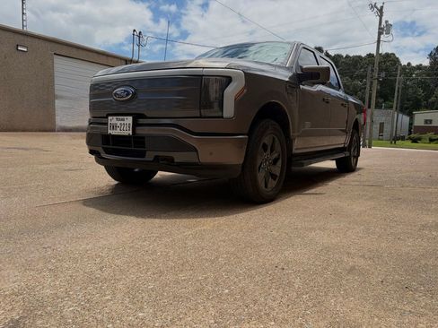 Used 2022 Ford F150 Lightning Lariat w/ Equipment Group 511A High AWD/4WD image 6