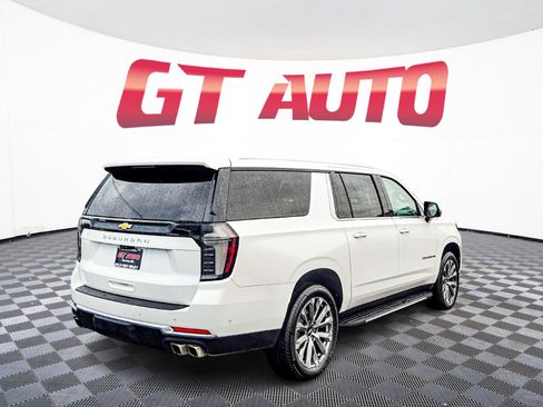 Used 2025 Chevrolet Suburban High Country image 7