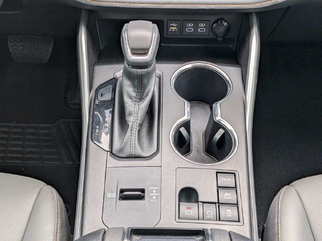 Used 2023 Toyota Highlander Bronze Edition AWD/4WD image 19