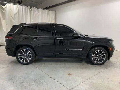 Used 2022 Jeep Grand Cherokee Overland AWD/4WD image 12