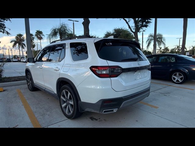 Certified 2025 Honda Pilot Touring image 9