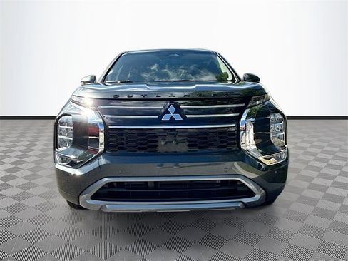 New 2025 Mitsubishi Outlander SE image 2