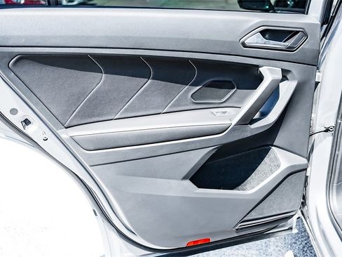 New 2024 Volkswagen Tiguan SE R-Line image 27