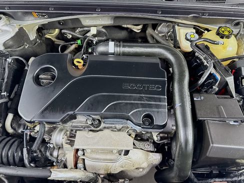 Used 2020 Chevrolet Malibu LT FWD image 38