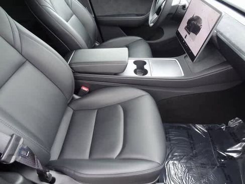 Used 2025 Tesla Model Y Long Range image 12