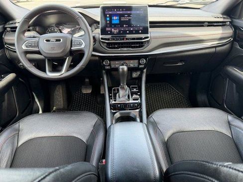 Used 2025 Jeep Compass Trailhawk AWD/4WD image 16