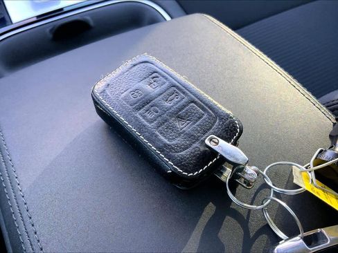 Used 2020 Land Rover Discovery Sport Standard image 14