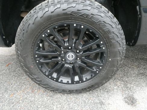 Used 2019 Nissan Titan SV w/ SV Convenience Package image 30