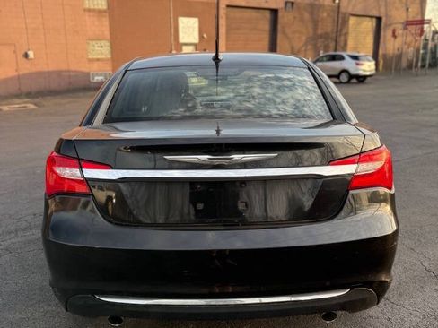 Used 2011 Chrysler 200 Limited FWD image 6