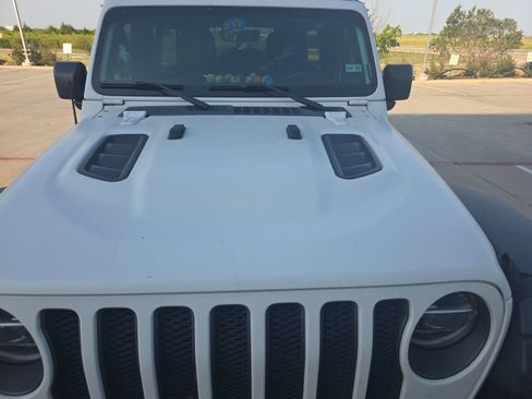 Used 2022 Jeep Wrangler Unlimited Rubicon w/ Xtreme Recon 35" Tire Package AWD/4WD image 12