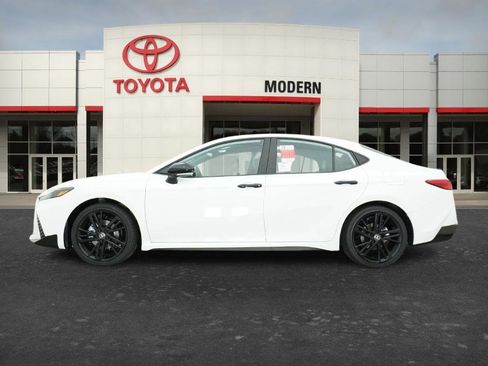 New 2026 Toyota Camry Hybrid FWD image 7