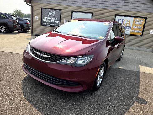 Used 2017 Chrysler Pacifica LX w/ Tire & Wheel Group image 1