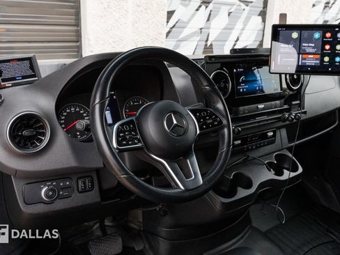 Used 2022 Mercedes-Benz Sprinter 2500 image 32