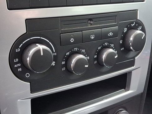 Used 2010 Chrysler 300 Touring image 18