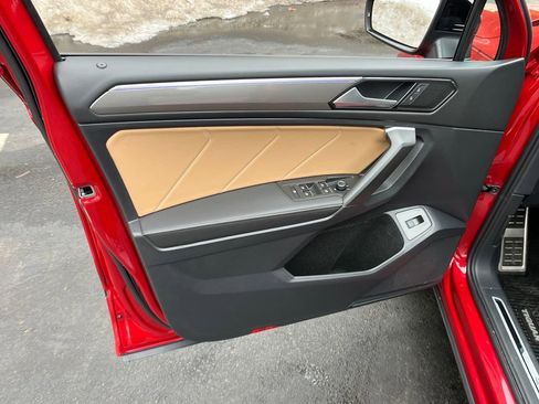 Used 2024 Volkswagen Tiguan SE R-Line image 11