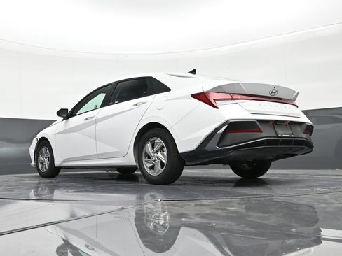 Used 2024 Hyundai Elantra SE image 22
