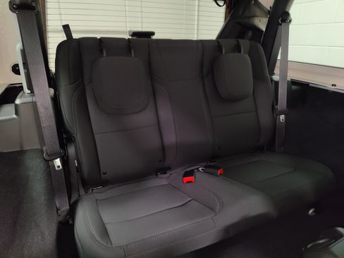 Used 2022 Jeep Wrangler Sport AWD/4WD image 13
