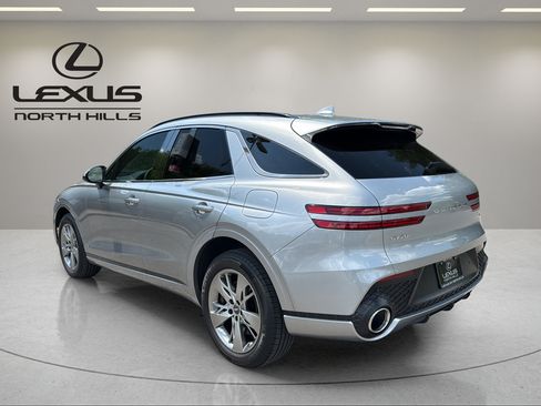Used 2025 Genesis GV70 3.5T Sport AWD/4WD image 8